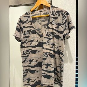 MONROW CLASSIC CAMO V NECK SIZE: L COLOR: FADED GREEN (shirts sold separat…